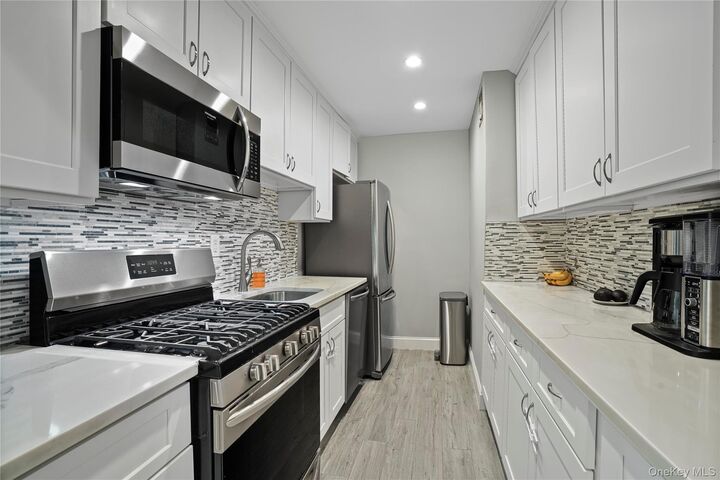 Property Photo:  151-31 88th Street 5B  NY 11414