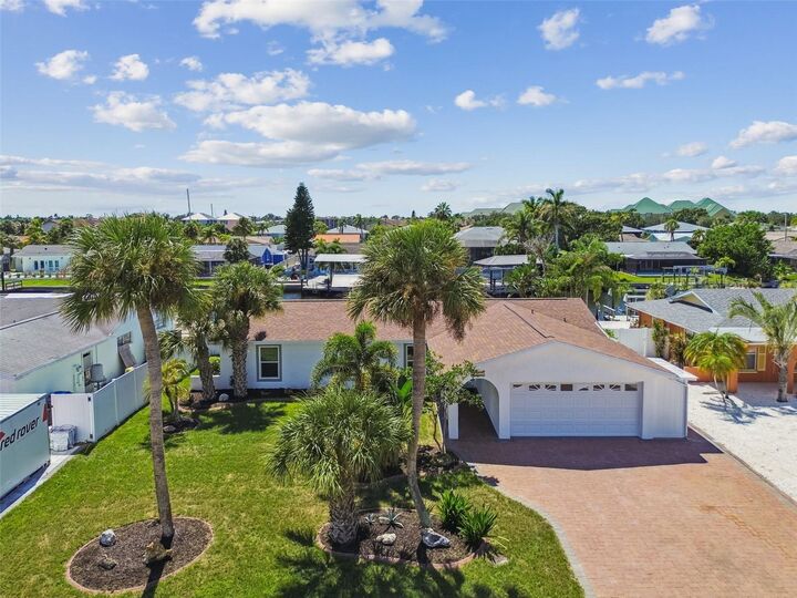 Property Photo:  1014 Sago Palm Way  FL 33572 