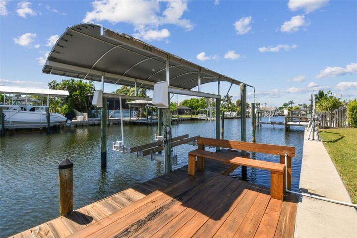 Property Photo:  1014 Sago Palm Way  FL 33572 