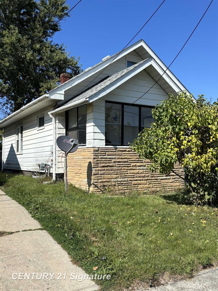 Property Photo:  1010 Hughes Avenue  MI 48503 