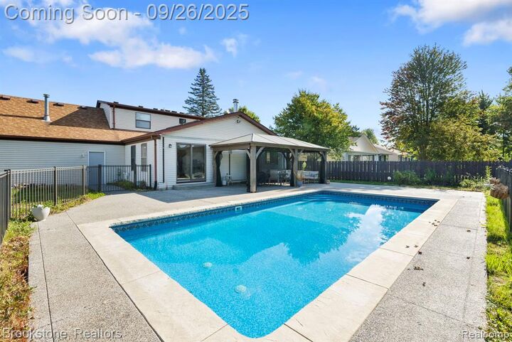 Property Photo:  1019 Nautical  MI 48039 3315 