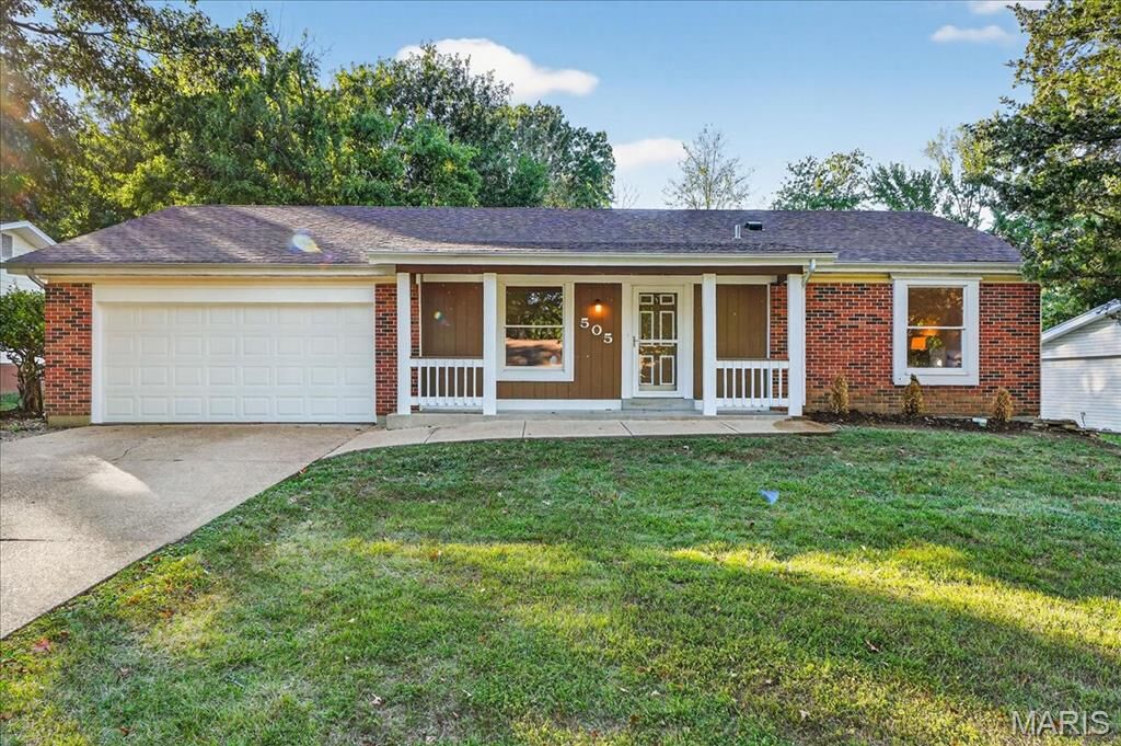 Property Photo: 505 Forest Run Drive MO 63025