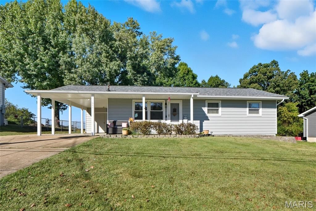 Property Photo:  941 Westridge Drive  MO 63069 