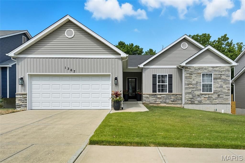 Property Photo:  1367 Grey Wolf Drive  MO 63052 