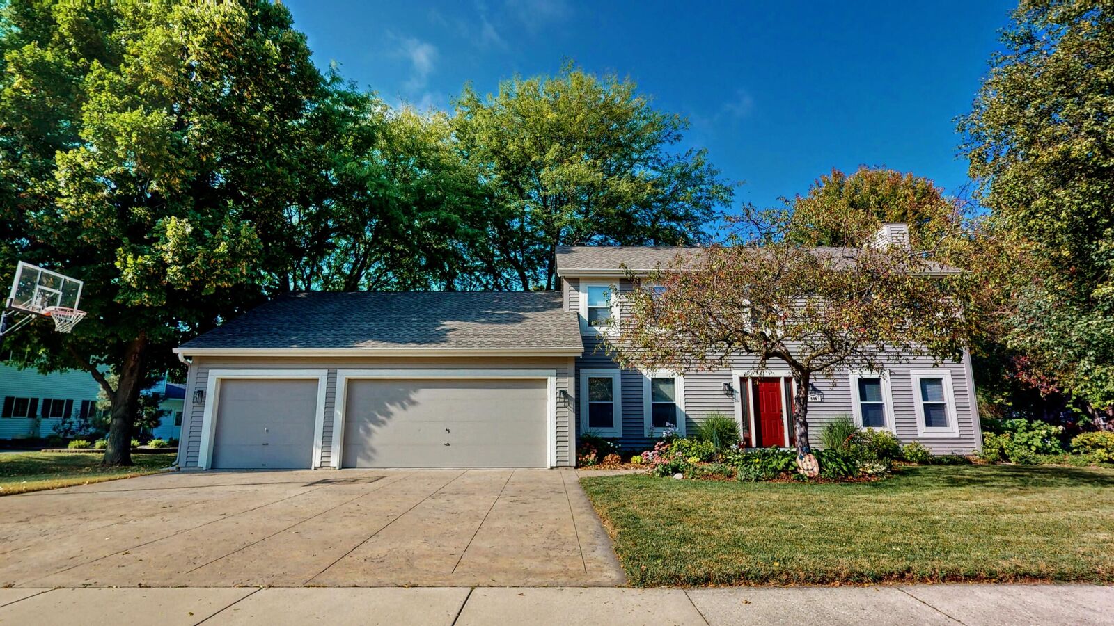 Property Photo:  940 Old Tower Rd  WI 53066 