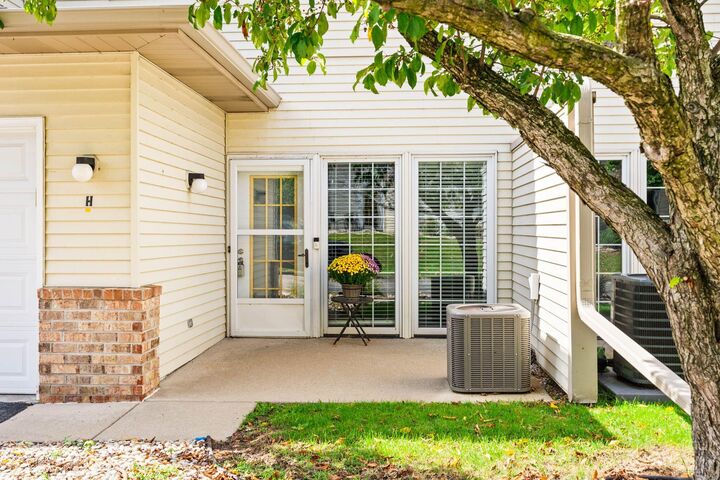 Property Photo:  2415 Fox River Pkwy H  WI 53189 