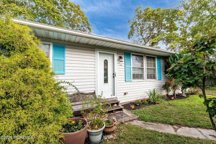 Property Photo:  315 Algonquin Trail  NJ 08015 