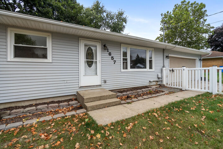 Property Photo:  1657 Foye Drive  MI 49203 