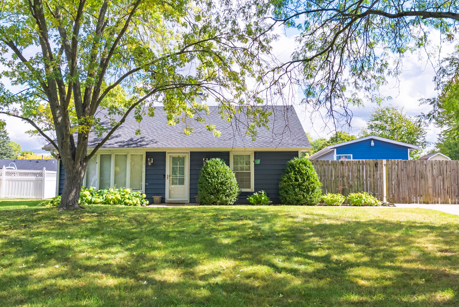 Property Photo: 3 Ridgefield Road IL 60538