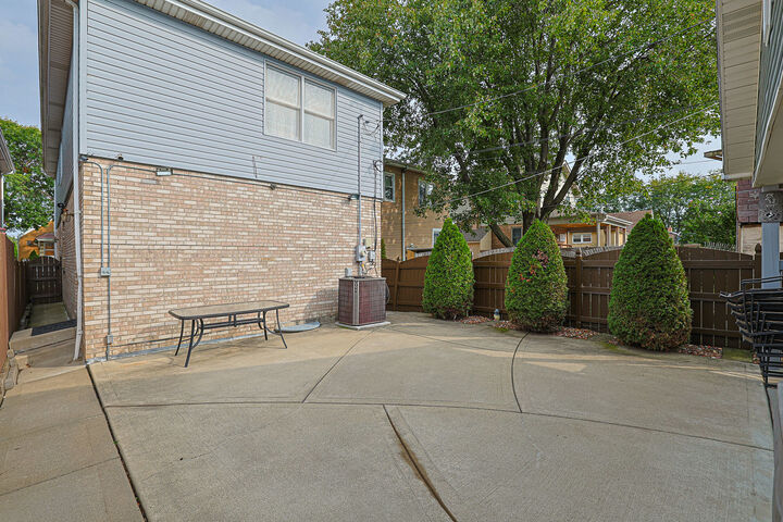 Property Photo:  5326 S Nagle Avenue  IL 60638 