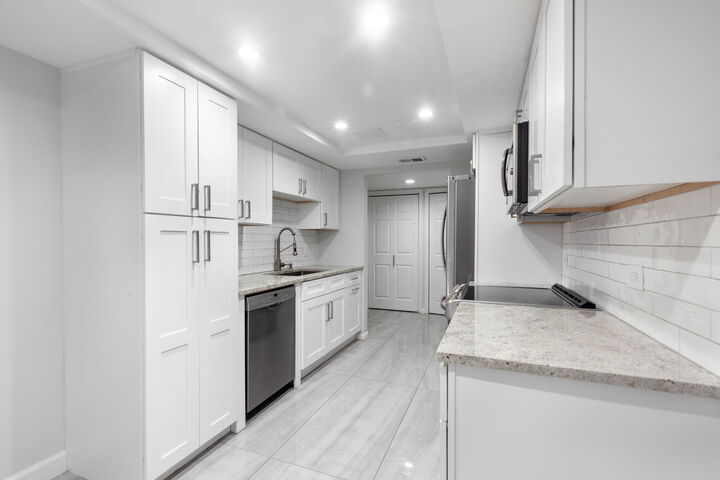 Property Photo:  3 The Court Of Harborside 111  IL 60062 