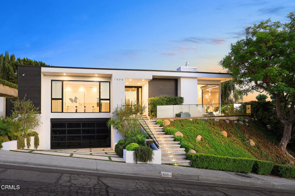 Property Photo: 1000 Avonoak Terrace CA 91206