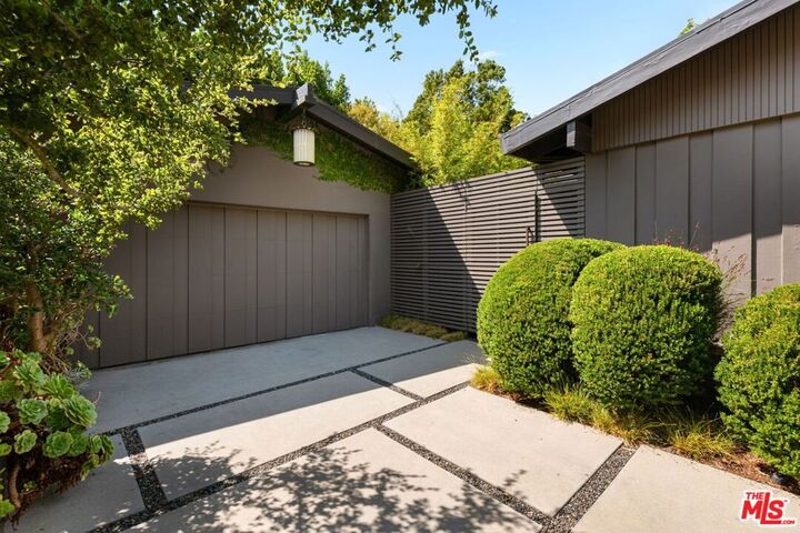 Property Photo: 7535 Lolina Lane CA 90046