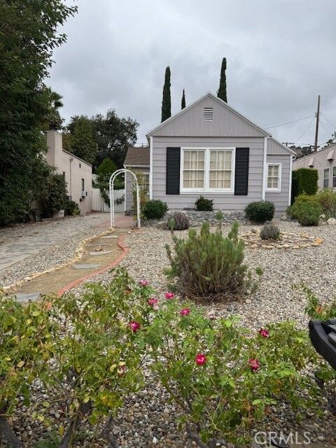 Property Photo:  2737 Rustic Lane  CA 91208 