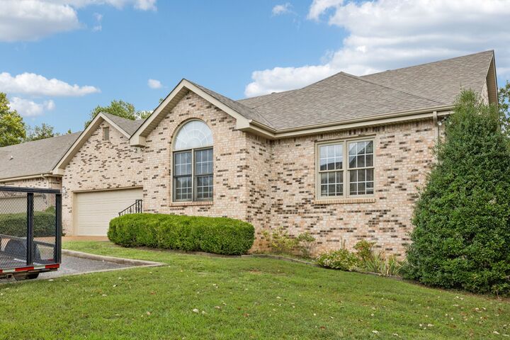 Property Photo: 1818 Memorial Dr 41 TN 37043