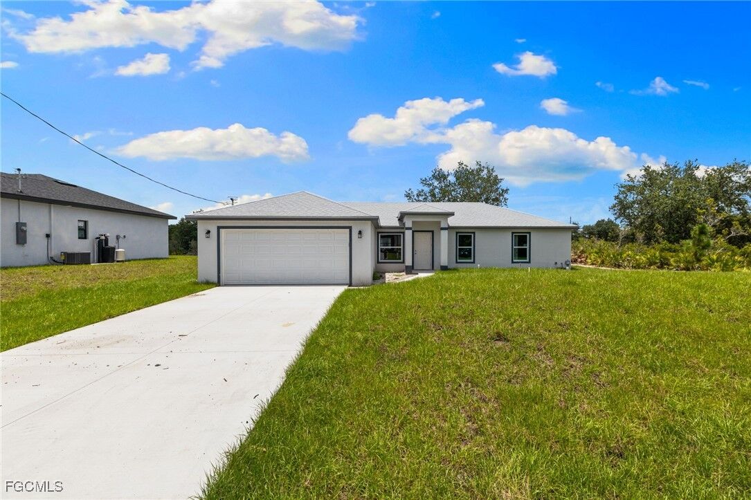 Property Photo:  318 Lamella Avenue  FL 33974 