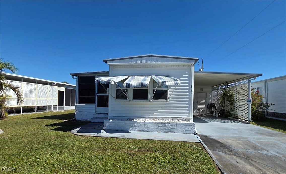 Property Photo:  865 Moonlight Drive  FL 33917 