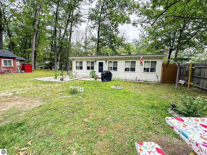 Property Photo:  112 Cottage Drive  MI 48651