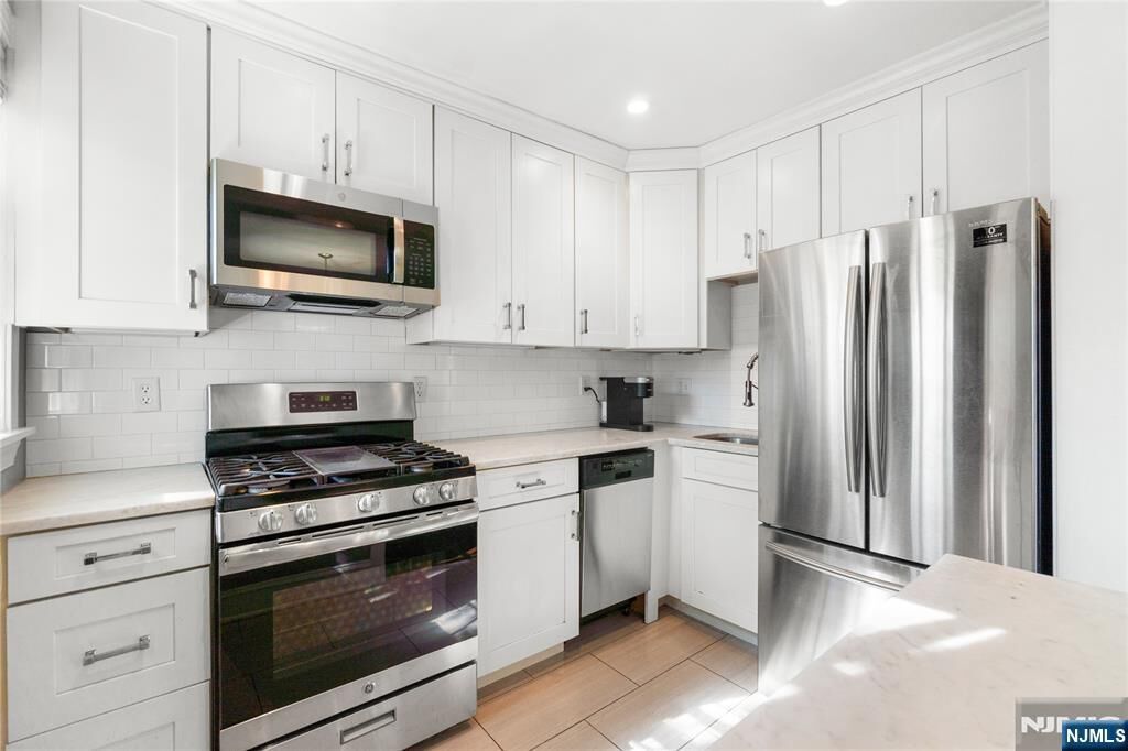 Property Photo:  36A Meadowbrook Place  NJ 07040 