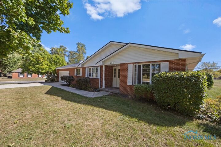 Property Photo:  1825 Greendale Avenue  OH 45840 