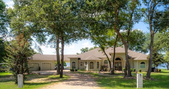Property Photo:  405 Lcr 737  TX 76687 
