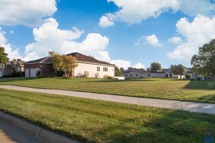 Property Photo: 4724 Grayhawk Ridge Trail IA 51106