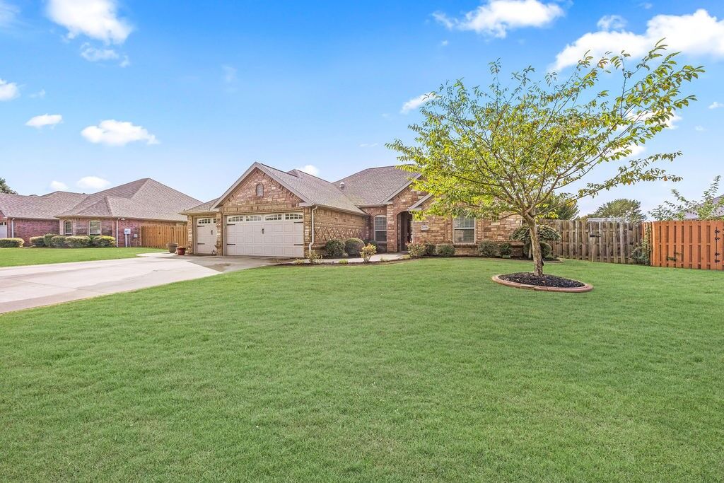 Property Photo:  3409 SW Windy Oak Avenue  AR 72713 