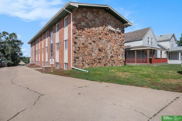 Property Photo:  4422 S 25 Street  NE 68107 