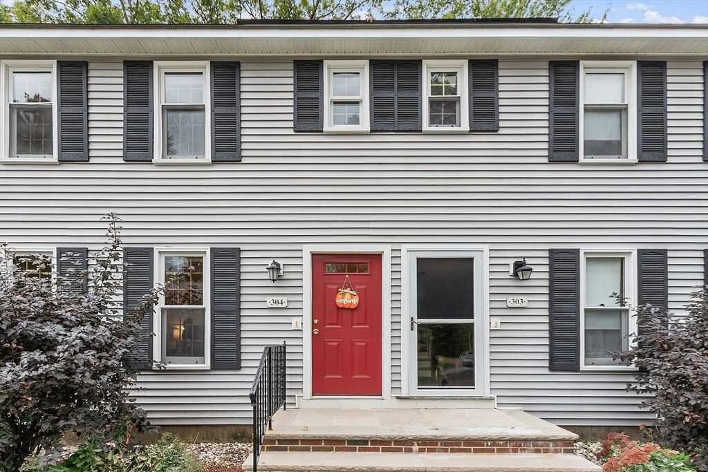 Property Photo:  20 Woodland Dr 304  MA 01852 