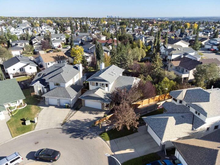 Property Photo:  315 Hawkland Place NW  AB T3G 3R4 