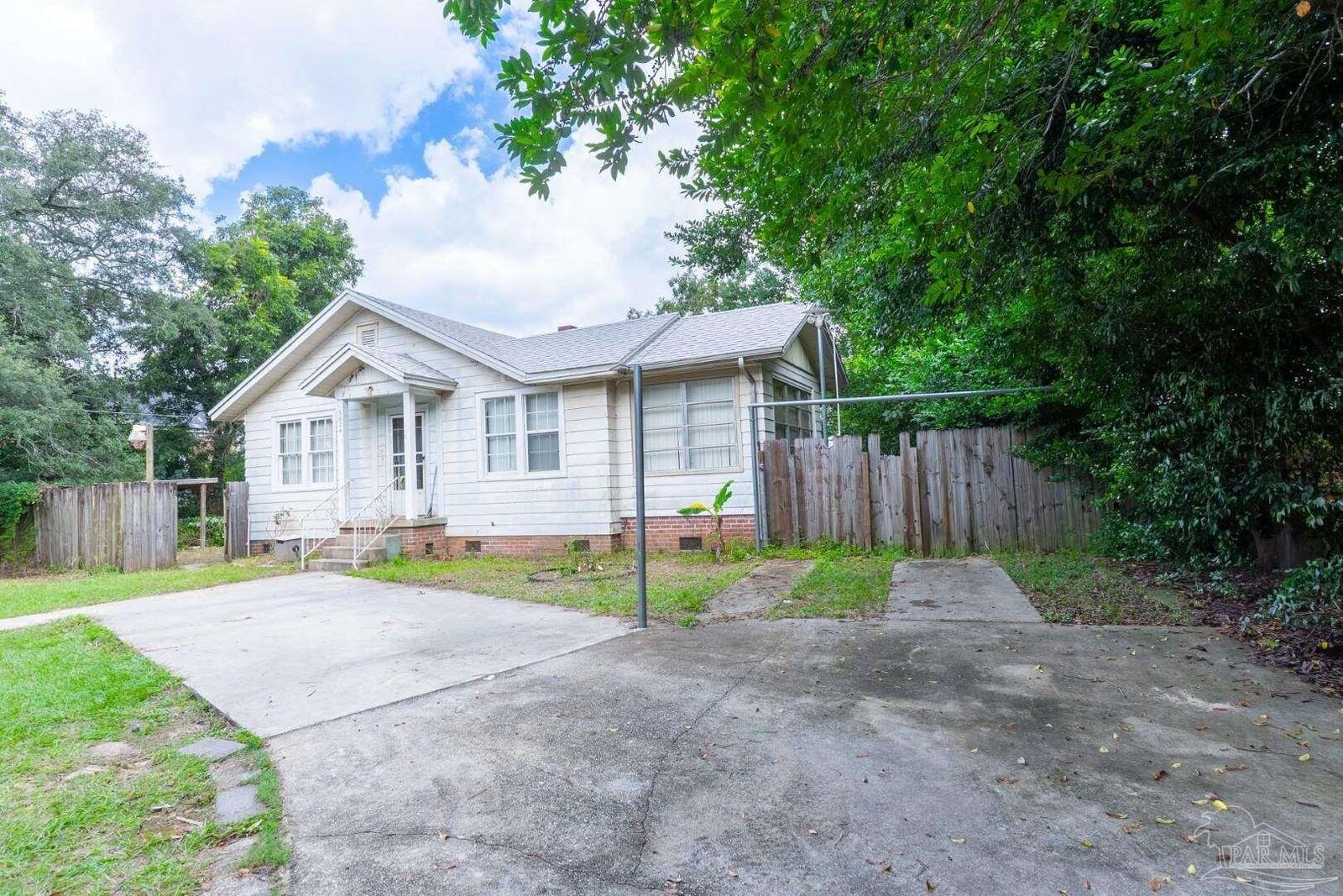 Property Photo:  3624 W Jackson St  FL 32505 