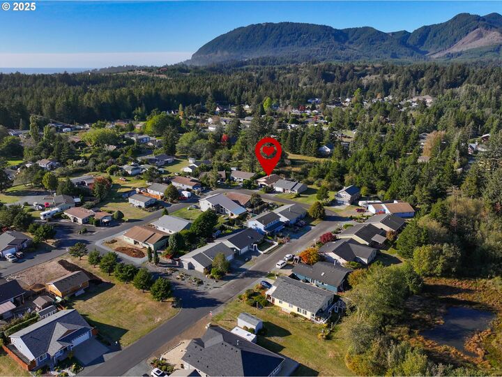 Property Photo:  34130 Pintail Ave  OR 97131 
