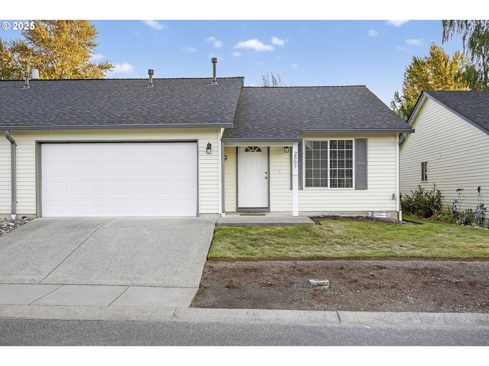 Property Photo:  2507 SW 5th Way  WA 98604 