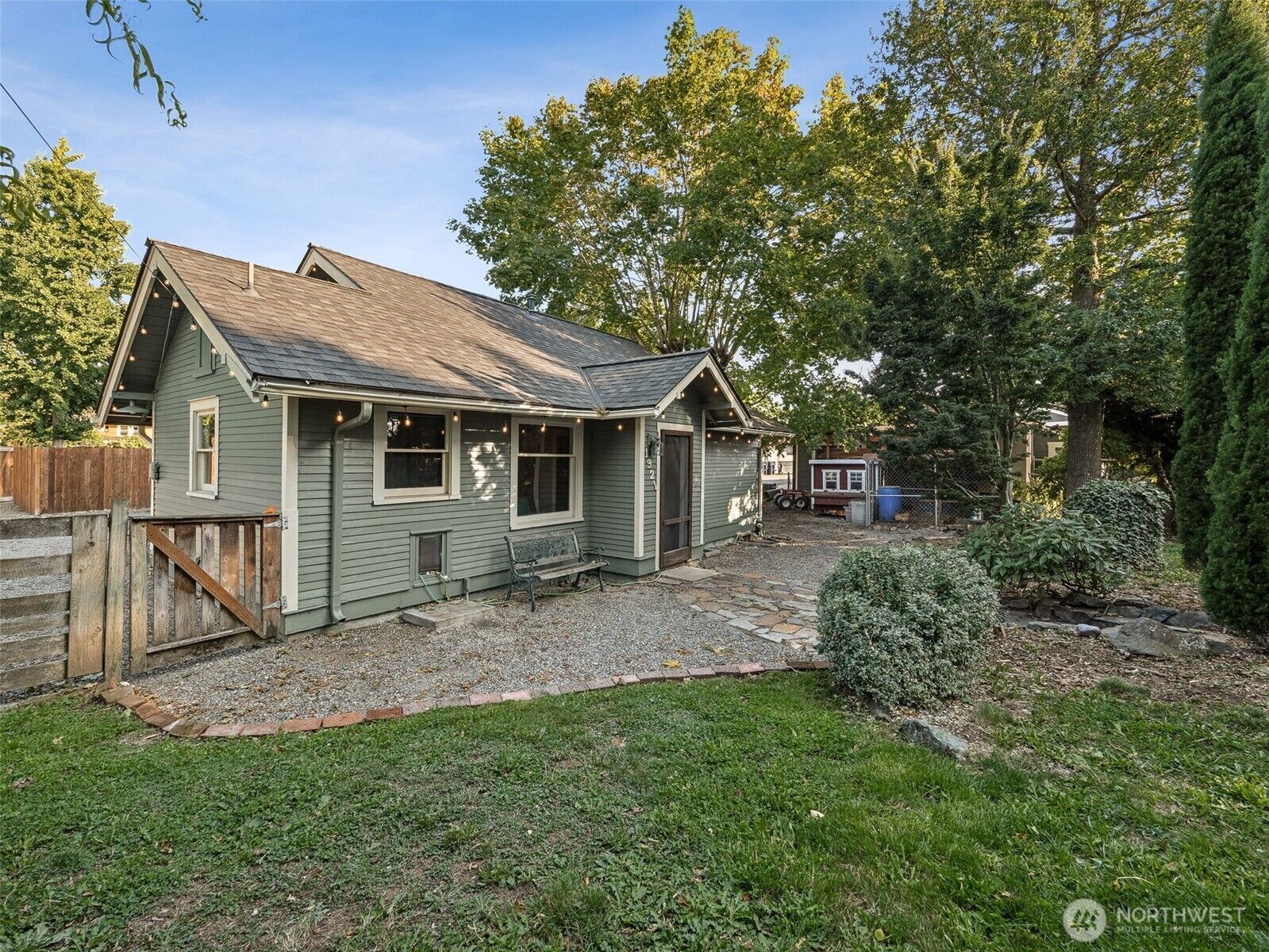 Property Photo:  1921  Division Street  WA 98022 