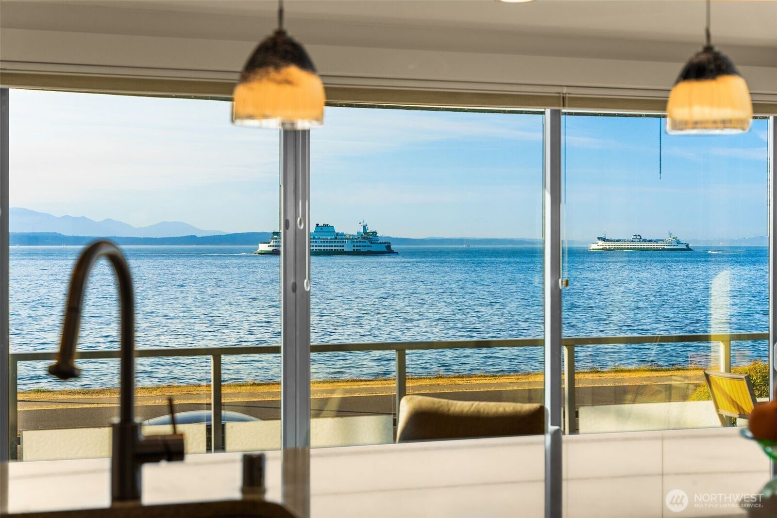 Property Photo:  1350  Alki Avenue SW 2N  WA 98116 