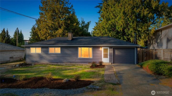 8423  198th Street SW  Edmonds WA 98026 photo