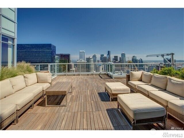 Property Photo:  583  Battery Street 316N  WA 98121 