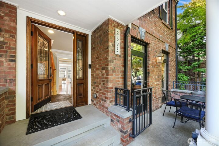 Property Photo:  2593 NE Park Drive  WA 98029 