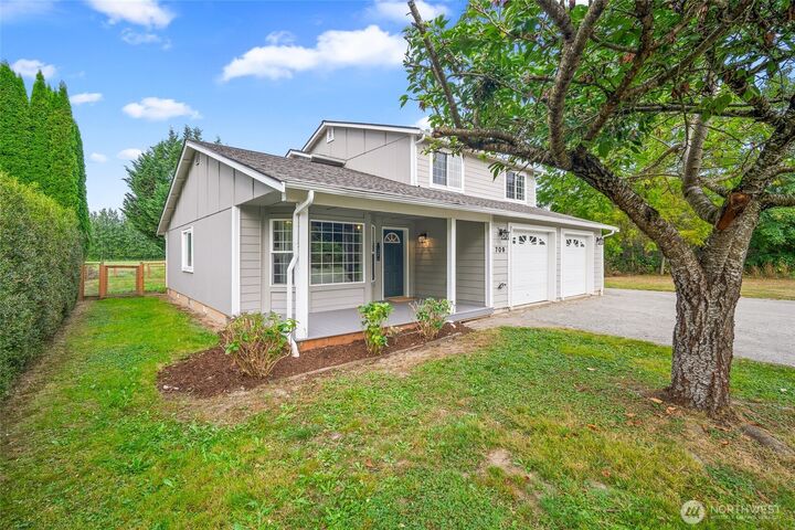 Property Photo:  709 E 3rd Street  WA 98276 
