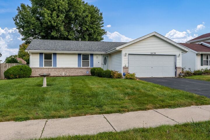 6438 Wicklow Close  Rockford IL 61107 photo
