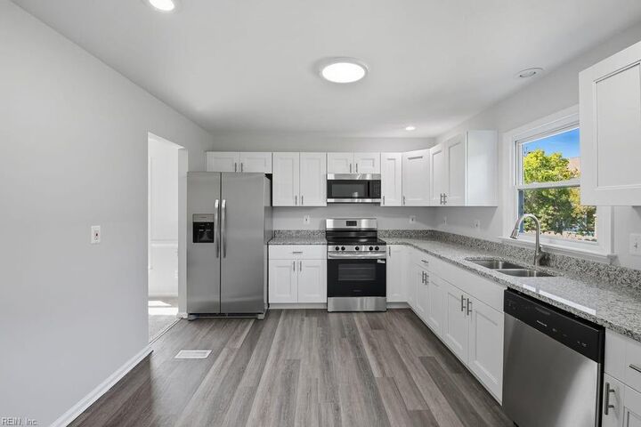 Property Photo:  4372 Hillcrest Farms Cir  VA 23456 