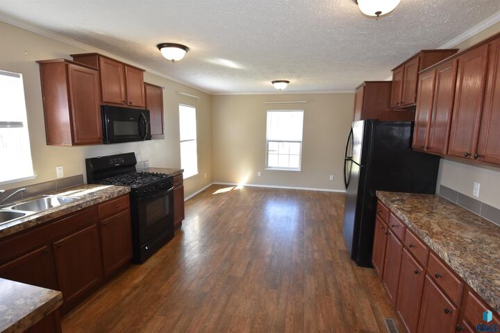 Property Photo:  600 N Swan Pl  SD 57107 