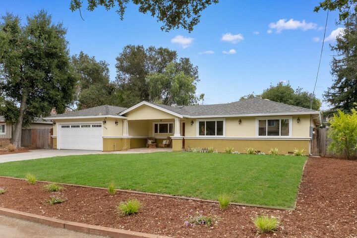 Property Photo:  1098 Muir Way  CA 94024 