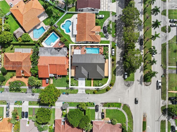 Property Photo:  2535 SW 125th Ct  FL 33175