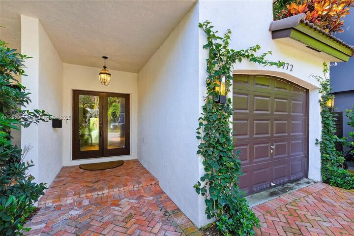 Property Photo:  2972 Shipping Ave 2972  FL 33133 