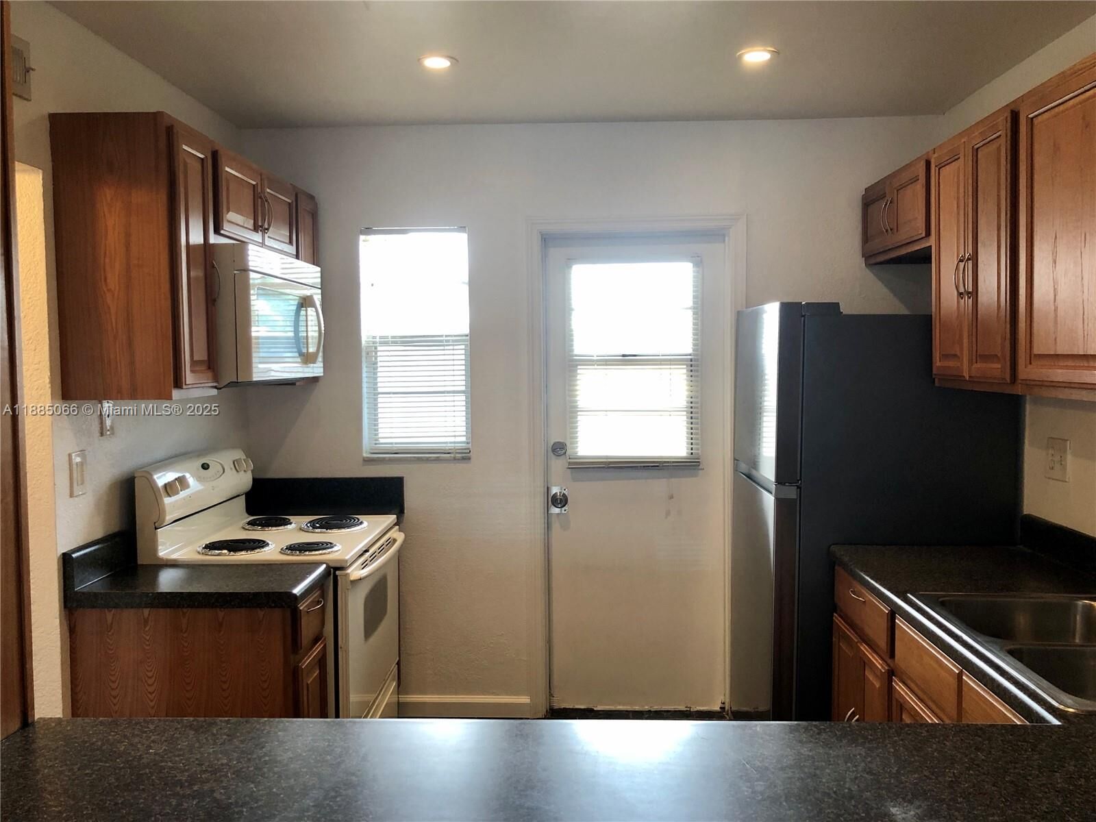 Property Photo: 8121 SW 24th Ct 304 FL 33324