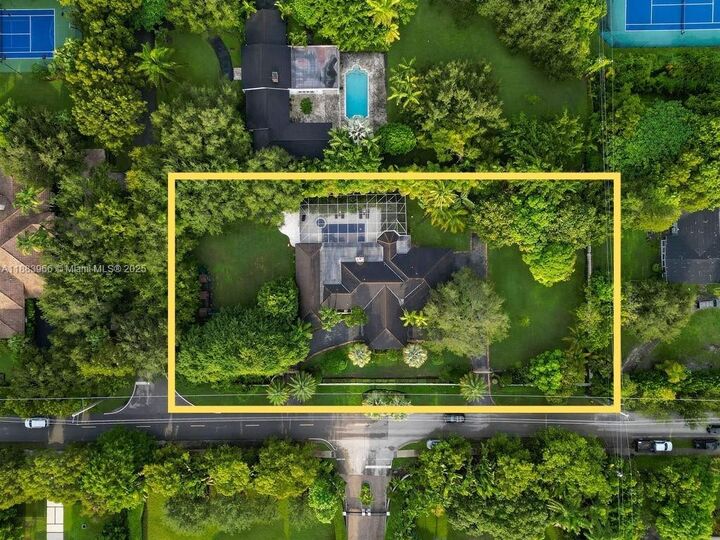 Property Photo: 10524 SW 60th Ave FL 33156