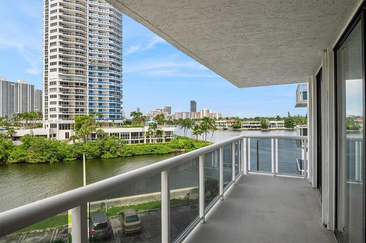 Property Photo: 20515 E Country Club Dr 442 FL 33180