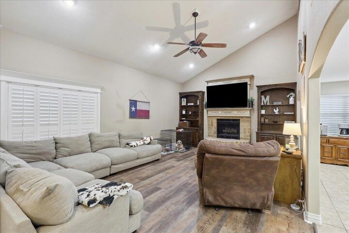 Property Photo: 214 Fernwood TX 77611