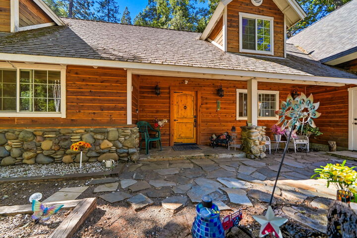 Property Photo: 7126 Dogwood Drive CA 96088